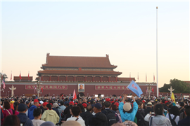 生在紅旗下，長在春風(fēng)里